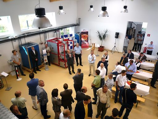 Vorschau Bild von Vertreter der Industrie bei der Präsentation