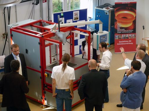 Vorschau Bild von Die Universalhärteanlage IHS25 im Einsatz