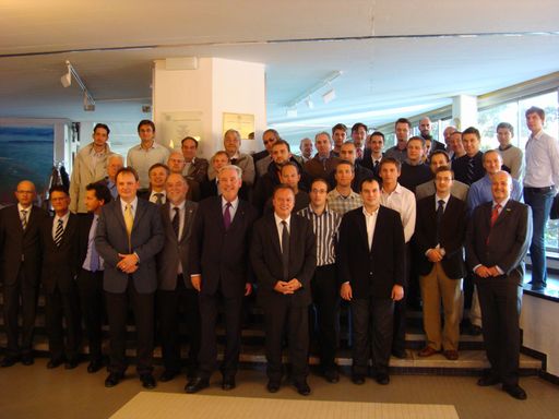 Vorschau Bild von EBG-Aufsichtsratsmitglieder und EBG-Management mit dem MedAustron-Team im CERN