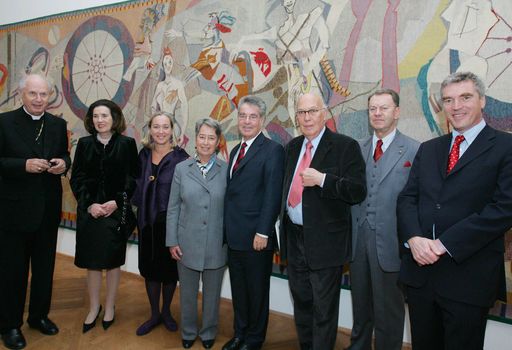  http://pressefotos.at/m.php?g=1&u=68&dir=200910&e=20091020_b&a=event 
Im Unteren Belvedere wird ab heute, 21. Oktober, das beeindruckende Werk Herbert Boeckls, einer der zentralen Figuren der Moderne in Österreich in einer umfassenden Retrospektive gezeigt.