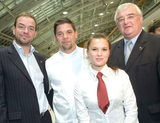  Mag. Christoph Königslehner, MBA, Tim Mälzer, Hotelfachschülerin, Linzer Bürgermeister Dr. Franz Dobusch