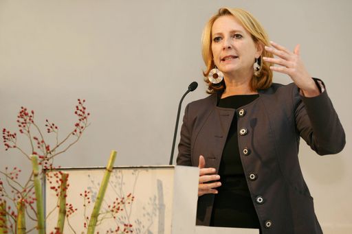 http://pressefotos.at/m.php?g=1&u=82&dir=200910&e=20091020_b&a=event
forum bmvit: "Zukunft heißt Innovation: die Verantwortung des bmvit" Diskussionsrunde im MQ, im Bild Bundesministerin Doris Bures bei der Eröffnungsrede