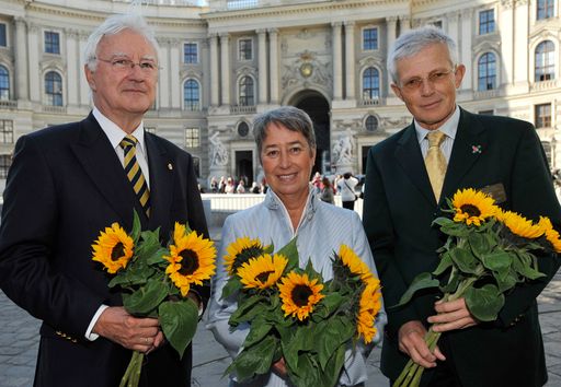  Personen v.l.n.r.: Dr. Peter Krause (Distrikt-Governor Rotary Ostösterreich und angrenzende Länder), Margit Fischer, Dr. Kurt Angerer (Distrikt-Governor Rotary Westösterreich)