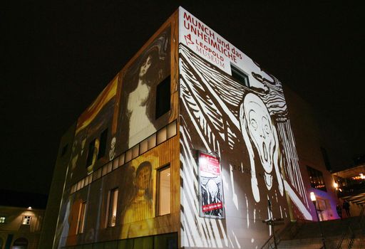  Fassade Leopold Museum bei Nacht