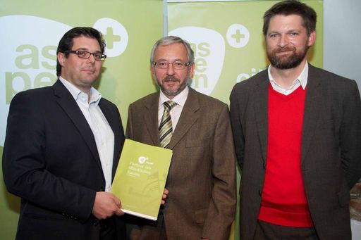 http://pressefotos.at/m.php?g=1&u=43&dir=200910&e=20091027_a&a=event