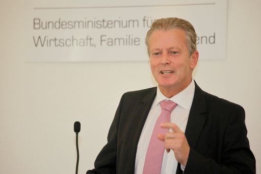 Wirtschaftsminister Mitterlehner bei der Eröffnungsansprache