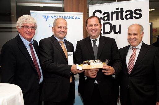Vorschau Bild von http://pressefotos.at/m.php?g=1&u=66&dir=200910&e=20091030_a&a=event
Im Bild vlnr.: Hans Hofinger (ÖVAG Aufsichtsratspräsident), Gerald Wenzel (Generaldirektor der ÖVAG), Josef Pröll (Finanzminister), Michael Mendel (Generaldirektor der Investkredit)