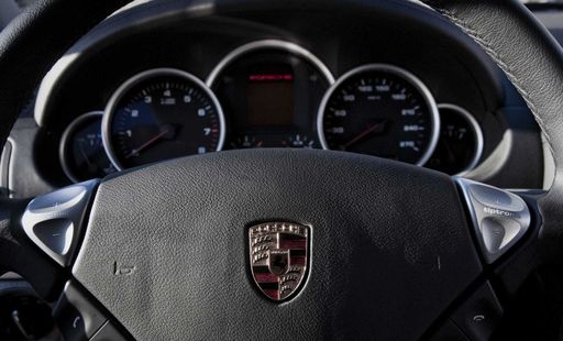 Vorschau Bild von Porsche lesen für den guten Zweck: Das neueste Werk von Ferry.Porsches Urenkel Peter Daniell Porsche aus dem Kulturverlag Polzer.unterstützt Salzburger Sozialeinrichtungen..