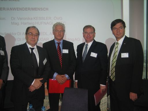 Personen v.l.n.r:  Mag. Ingolf Schädler ( BMVIT), Dr.Kari Kapsch
( Kapsch) , DI Alois Schedl ( ASFINAG), Dr. Peter Klugar (ÖBB)