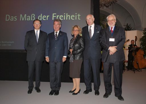 Im Bild v.l.n.r:  Dr. Michael Auer (Präsident Rechtsanwaltskammer Wien), Dr. Heinz Fischer (Bundespräsident), Mag. Claudia Bandion-Ortner (Bundesministerin für Justiz), Dr. Gerhard Benn-Ibler (Präsident des Österreichischen Rechtsanwaltskammertages, ÖRAK), Dr. Erhard Busek (Vizekanzler aD).