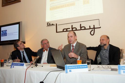 http://pressefotos.at/m.php?g=1&u=43&dir=200911&e=20091111_r&a=event
Ärzte unterstützen Rauchentwöhnung - V.l.n.r. Univ. Prof. Prim. Dr. Michael Studnicka (Univ. Klinik für Pneumologie Salzburg, Generalsekretär der Österreichischen Gesellschaft für Pneumologie), Prim. Dr. MR Kurt Aigner (Elisabethinen Linz, ehem. Präsident Österreichische Gesellschaft für Pneumologie (ÖGP), Univ. Prof. Dr. Horst Olschewski (Klinische Abteilung für Pneumologie, Univ. Klinik Graz, Präsident der Österreichischen Gesellschaft für Pneumologie) und Prim. Dr. Alfred Lichtenschopf (Ärztlicher Leiter der Pensionsversicherungsanstalt SKA Reha Weyer/Enns)