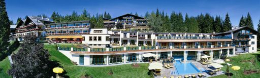  Das Relax & Spa Hotel Astoria liegt auf 1200m Seehöhe und besitzt einen schön gepflegten Park mit 20.000 qm in Südlage.