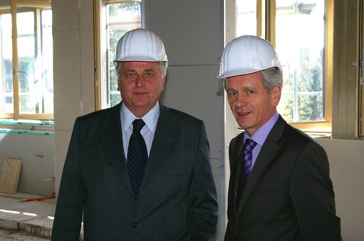  Sozialminister Rudolf Hundstorfer mit Vorstandsdirektor Luipersbeck