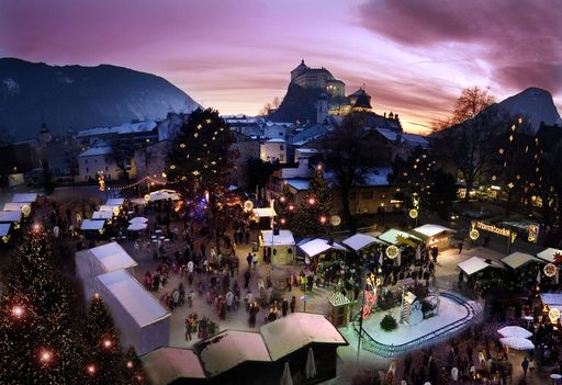 Die selbsternannte Wunschpunsch-Hexe und international renommierte Autorin Brigitte Weninger, wärmender Glühwein und Punsch, Tiroler Schmankerl, zauberhaft geschmückte Adventstände, Anklöpfler und vieles mehr lassen den Advent ins Ferienland Kufstein ziehen.