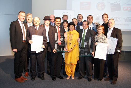 Vorschau Bild von http://pressefotos.at/m.php?g=1&dir=200911&u=43&a=event&e=20091113_c
Im Bild die Gewinner des Tourismusfilmfestival Grand Prix CIFFT