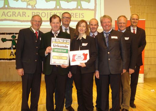 Silbermedaille für einzigartiges Hotelprojekt: Ök-Rat Gerhard Wlodkowski, Präsident Landwirtschaftskammer Österreich, Hans Schopf, Initiator und Geschäftsführer Baumkronenweg, Dr. Stephan Mikinovic, Gsf. AMA, Rosa Maria Schopf, Geschäftsführung Baumhotel, Ing. Leo Doppler, Sekretär Bezirksbauernkammer Schärding, Ök-Rat Hannes Herndl, Präsident LK Oberösterreich, DI Friedrich Pernkopf, Kammeramtsdirektor LK Oberösterreich, DDr. Reinhard Mang, Generalsekretär Lebensministerium.