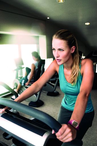 Vorschau Bild von Was uns fehlt, ist ein Plan und den legt jetzt POLAR in Form eines kleinen Fitnesspakets unter den Weihnachtsbaum. In dem Fitnesspaket befindet sich ein Trainingscomputer (FT60) der mit all seinen Funktionen (Trainingsplaner, Trainingstagebuch, Fitnesstest, etc.) der perfekte Personaltrainer fürs Handgelenk ist. Zusätzlich zu dem FT60 ist als POLAR Weihnachtsgeschenk der POLAR FlowLink(R) mit dabei.