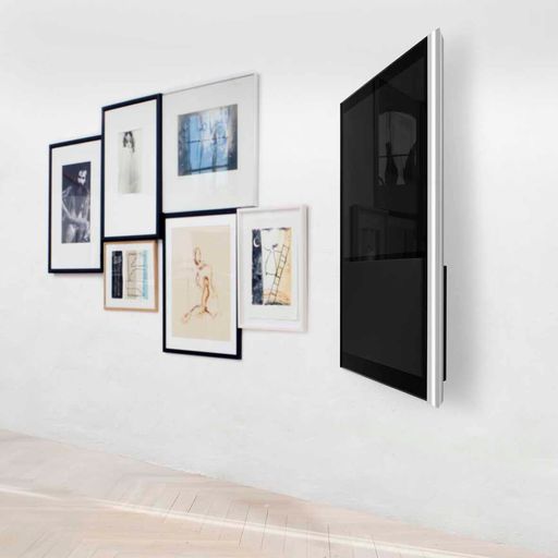  Gestern Abend wurde im Wiener B & O-Leitgeschäft der neue BeoVision 10 vorgestellt. Der 40 Zoll TV-Flachbildfernseher ist extrem flach und speziell auf die Platzierung an der Wand ausgerichtet, wo er sich wie ein Kunstwerk in die Inneneinrichtung einfügt.