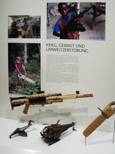 Vorschau Bild von Ausstellungsansicht Bambus, Blech und Kalebassen