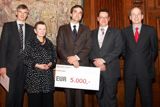 Die APA - Austria Presse Agentur und die Bank Austria - UniCredit Group vergaben gestern, Dienstag, den "Writing for CEE"-Award 2009. Die Auszeichnung ging an "Falter"-Redakteur Florian Klenk.