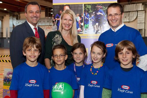  Claudia Stöckl motivierte Kinder beim Laufen zugunsten von SOS-Kinderdorf.
http://pressefotos.at/m.php?g=1&u=66&dir=200911&e=20091119_a&a=event