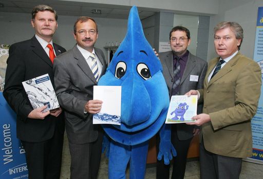 http://pressefotos.at/m.php?g=1&u=68&dir=200911&e=20091120_w&a=event
Eisenstadt - Heute fand in der Wirtschaftskammer Eisenstadt der 4. Infotag Wasser der PLATTFORM WASSER BURGENLAND statt.