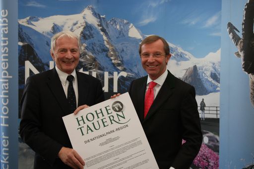 Im Bild: GD Dr. Christian Heu (li.), Vorstand der Großglockner Hochalpenstraßen AG und LH-Stv. Dr. Wilfried Haslauer, Aufsichtsrats-Vorsitzender