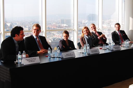 Podiumsdiskussion von students4excellence zum Thema "Exzellenz trotzt Krise" am 20. November 2009.