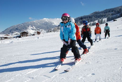Gratis Kinderskischule in der Silberregion Karwendel: Ein Riesenspaß für die Kleinen