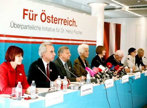 v.l.n.r.: Bettina Zweiler, Rudolf Scholten, Hugo Portisch, Freda Meissner-Blau, Chris Lohner, Herbert Krejci, Barbara Blaha, Ingrid Vogl