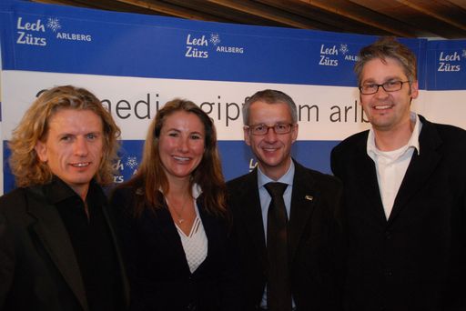 Zeichnen für den Mediengipfel am Arlberg verantwortlich (v. l.): Thomas Weninger (pro.media), Susanne Glass (Präsidentin des Verbandes der Auslandspresse in Österreich), Gerhard Walter, Tourismusdirektor Lech-Zürs und Stefan Kröll (pro.media)..