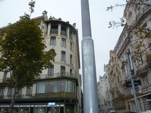 Jugendstil-Lichtmastenverkleidungen vor Otto Wagner Häusern
vernichtet