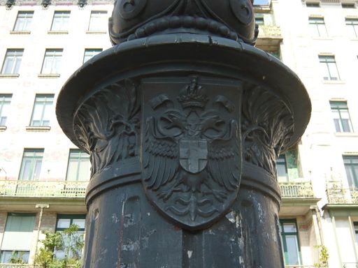 Vorschau Bild von Jugendstil-Lichtmastenverkleidungen vor Otto Wagner Häusern
vernichtet