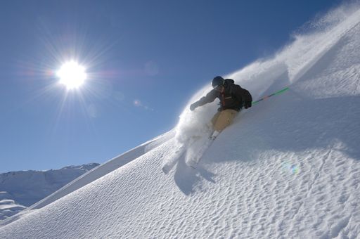 Für alle Ansprüche wird der perfekte Mix aus Freeride Workshops und Fahrspaß, für "Newcomer" bis "Könner" geboten. .