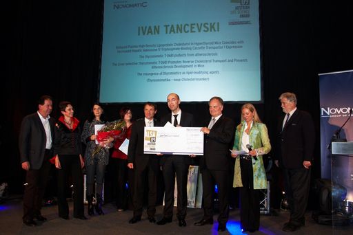 http://pressefotos.at/m.php?g=1&u=43&dir=200911&e=20091124_a&a=event 
Rund 300 Gäste aus Wirtschaft, Wissenschaft und Forschung trafen sich am 24. November 2009 im Festsaal der Wiener Börse zur Verleihung des ALSA 2009.