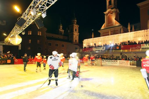  Österreichs Promis voll im Einsatz am Eis