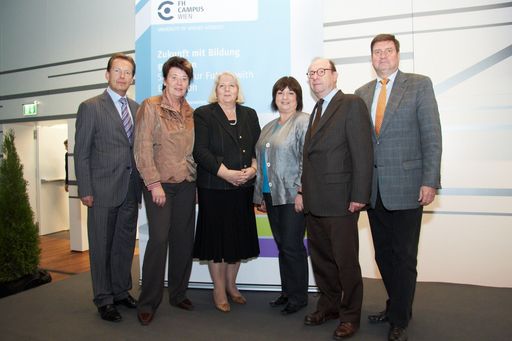 http://pressefotos.at/m.php?g=1&u=43&dir=200911&e=20091126_f&a=event
Die FH Campus Wien feiert vom 20. bis 27. November 2009 die Eröffnung des modernsten FH-Gebäudes Österreichs beim Verteilerkreis.