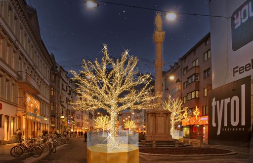  Weihnachtsbeleuchtung der Innsbrucker Maria Theresien-Straße.
