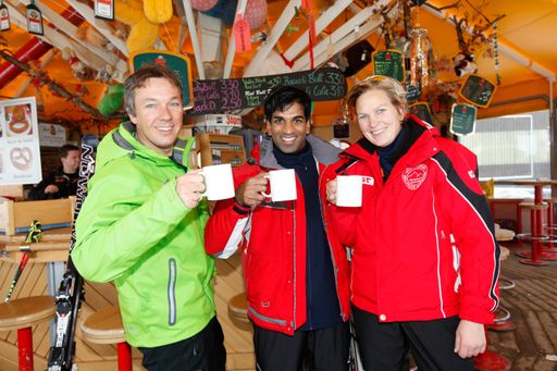 Vorschau Bild von Einkehrschwung nach dem Ski-Training: Fritz Strobl, Ramesh Nair mit Skilehrerin.