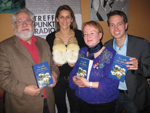 v.l.n.r: Fred Turnheim (ÖJC Präsident), Martina Ressmann (APA-OTS), Astrid Degasperi (Autorin), Harald Sorger (Putz&Stingl)