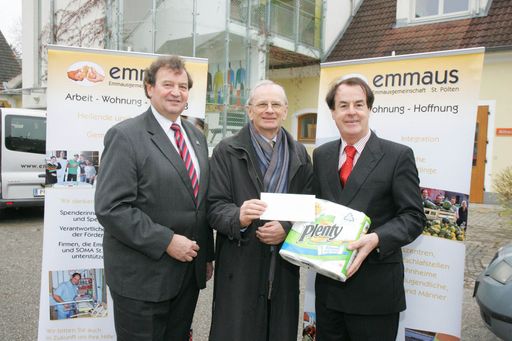 http://pressefotos.at/m.php?g=1&u=68&dir=200912&e=20091203_s&a=event
Im Rahmen der großen Weihnachts-Aktion unterstützt Saubermacher CEO KR Hans Roth Menschen, die gesellschaftlich an den Rand gedrängt wurden.