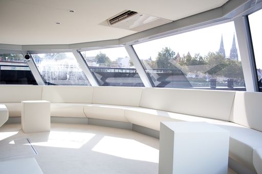 Vorschau Bild von Die "CATWALK by Porsche Design" ist ein einzigartiges Event-Projekt, das es in dieser Form in Wien noch nicht gegeben hat. Es handelt sich dabei um eine High-Class-Eventlocation  - als fahrendes Schiff!