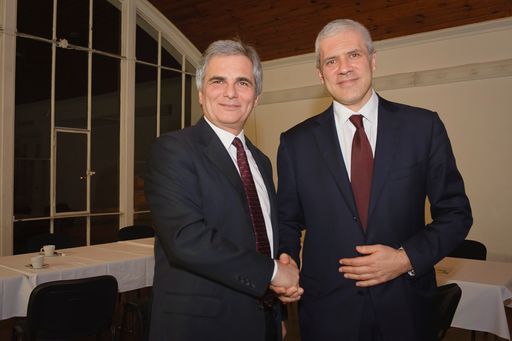 Bundeskanzler Werner Faymann und Serbiens Präsident Boris Tadic am SPE-Parteikongress in Prag.