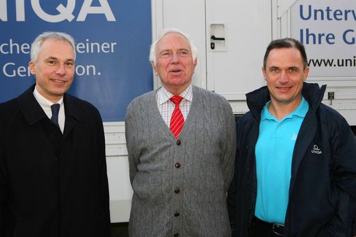 http://pressefotos.at/m.php?g=1&u=82&dir=200912&e=20091210_u&a=event
Uniqa FitnessProfil mit Iaon Holender im UNIQA VitalTruck
