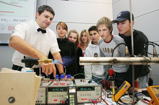  Beim Technik fürs Leben-Preis können HTL-Schüler ihre Diplomarbeiten in den Kategorien Kraftfahrzeugtechnik, Industrietechnik sowie Gebrauchsgüter und Gebäudetechnik einreichen. Den Siegern winken vollbezahlte Berufspraktika.