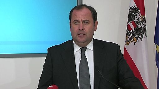 Am 14. Dezember 2009 wurde die Verstaatlichung der Hypo Alpe Adria Bank beschlossen. Im Beitrag sprechen Finanzminister Josef Pröll und Staatssekretär Andreas Schieder