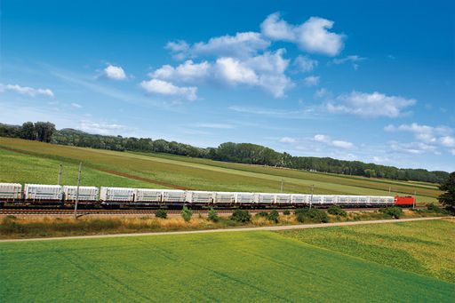  Klimaziel erreicht! 75% CO2-Reduktion schaffen die
niederösterreichischen Abfallverbände durch Müllbehandlung und
umweltfreundlichen Bahntransport des Rest- und Sperrmülls zur
Müllverbrennung.