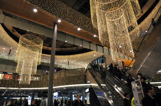 Flughafen Zürich in weihnachtlichem Glanz