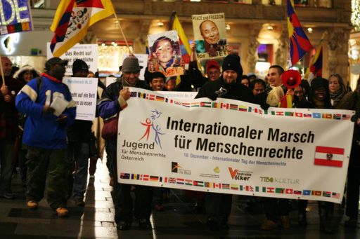  Jugendliche in Wien in Aktion für Menschenrechte