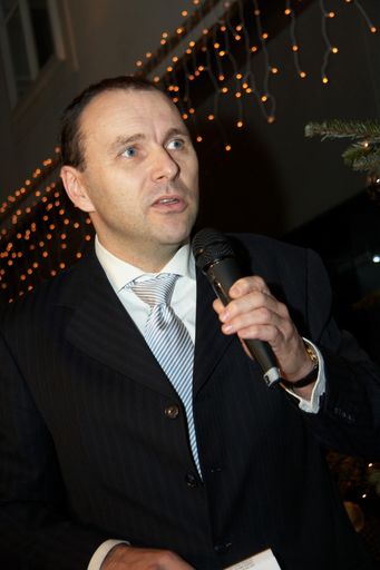Vorschau Bild von Peter Kropsch, Geschäftsführer der APA - Austria Presse Agentur, begrüßte rund 300 Gäste bei der Weihnachtsfeier der E-Business-Community.